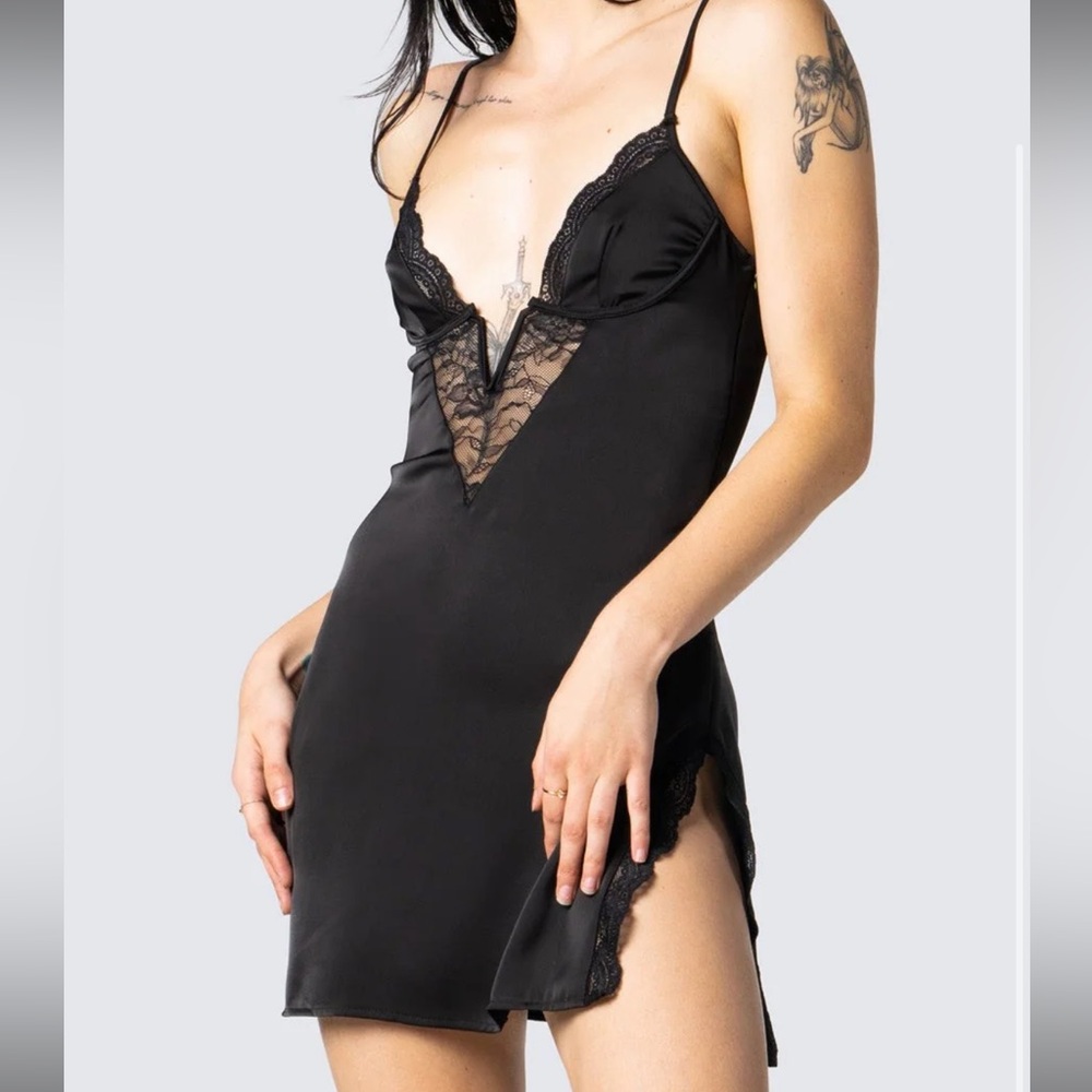 Finesse Studios dress